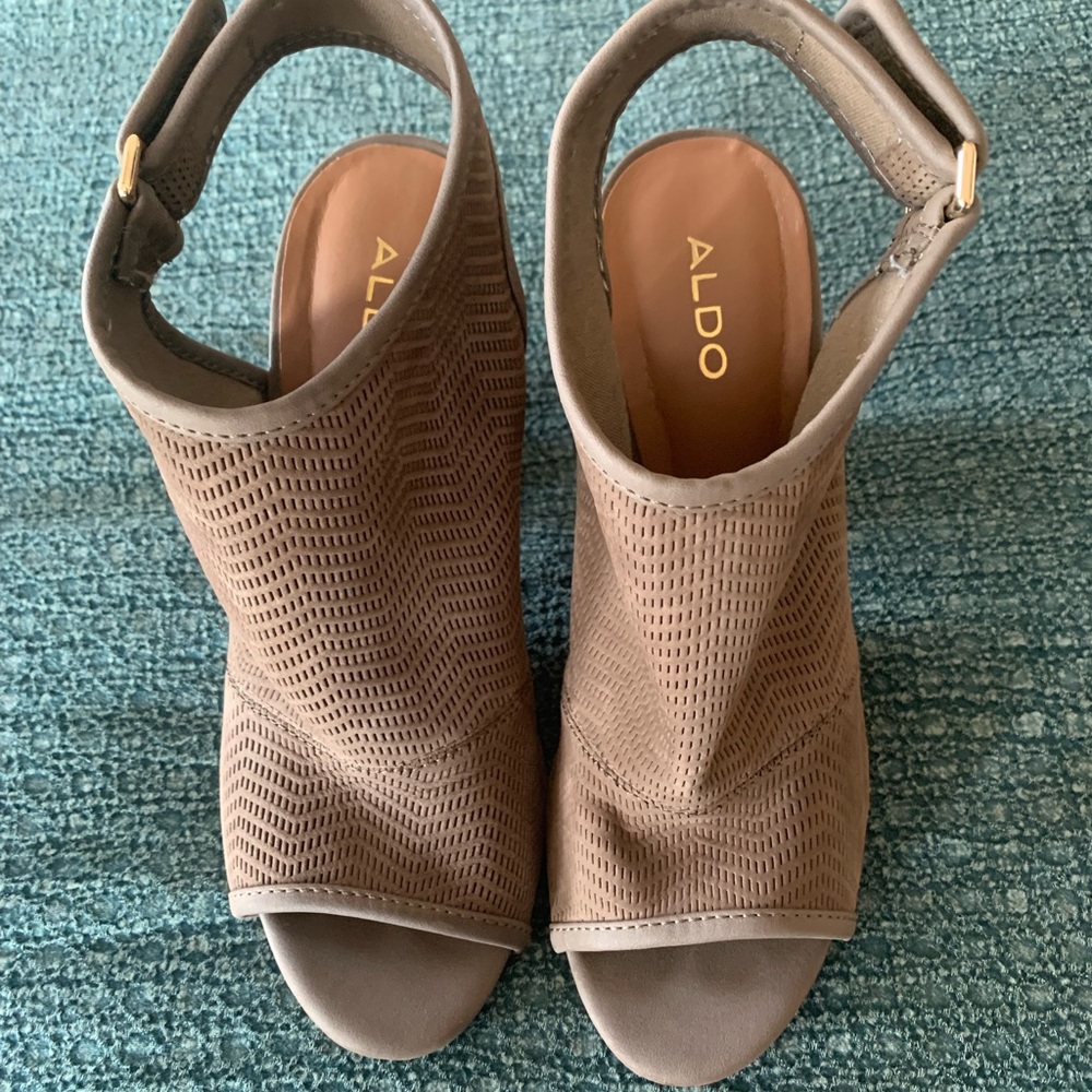 Used Aldo Dirassa. 7.5